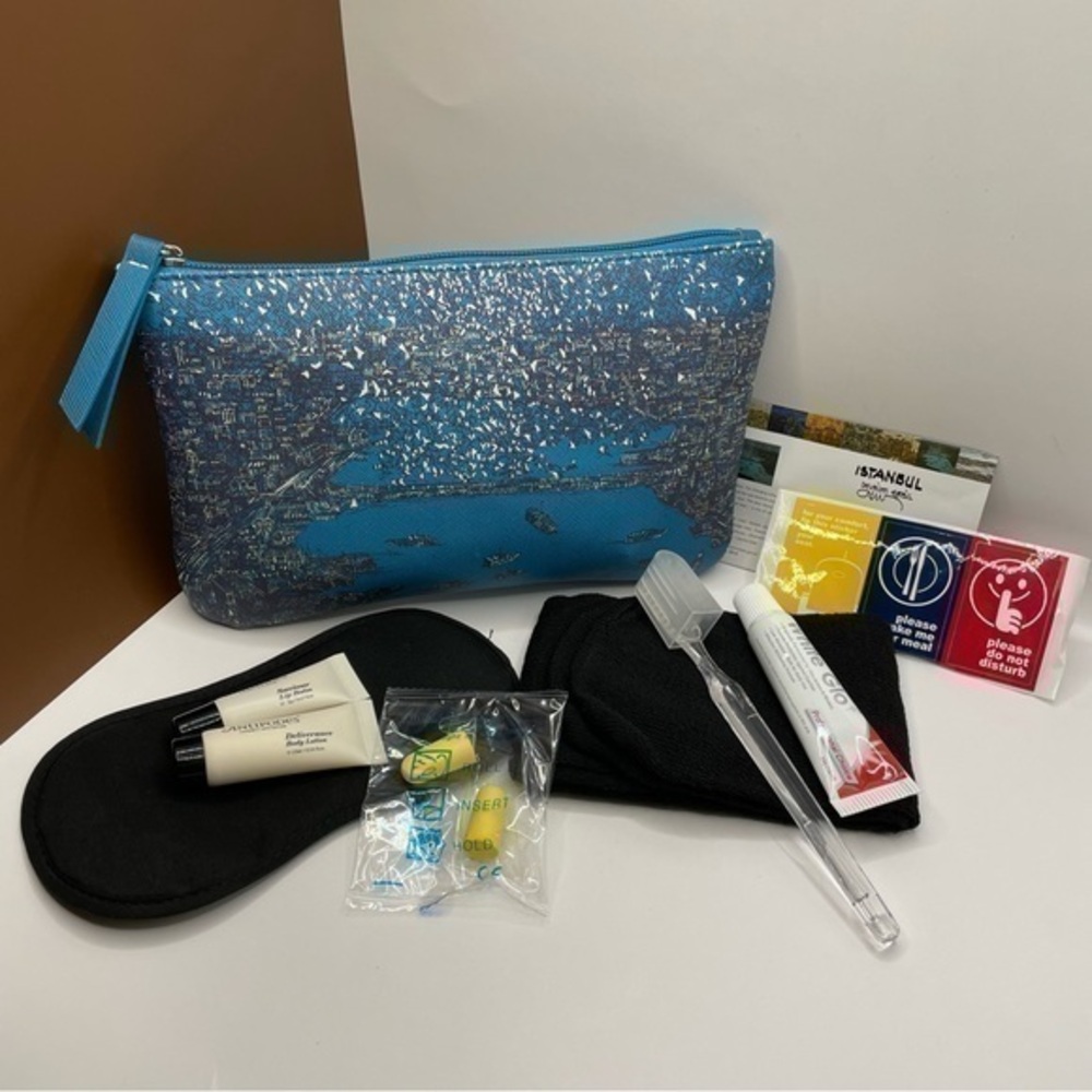 NWOT ❤️ Istanbul Airline Travel Bag & Antipodes Toiletries, Socks & Sleep Mask